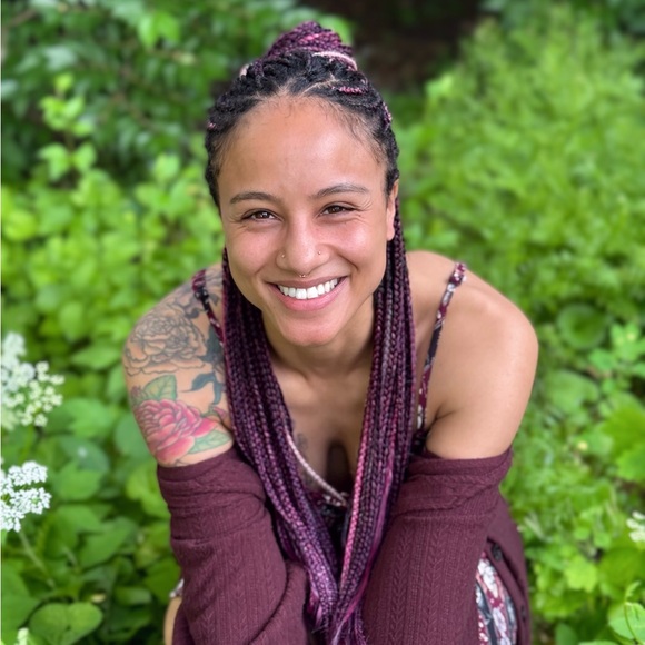 Meet your Posher, Tina - Picture 2 of 2